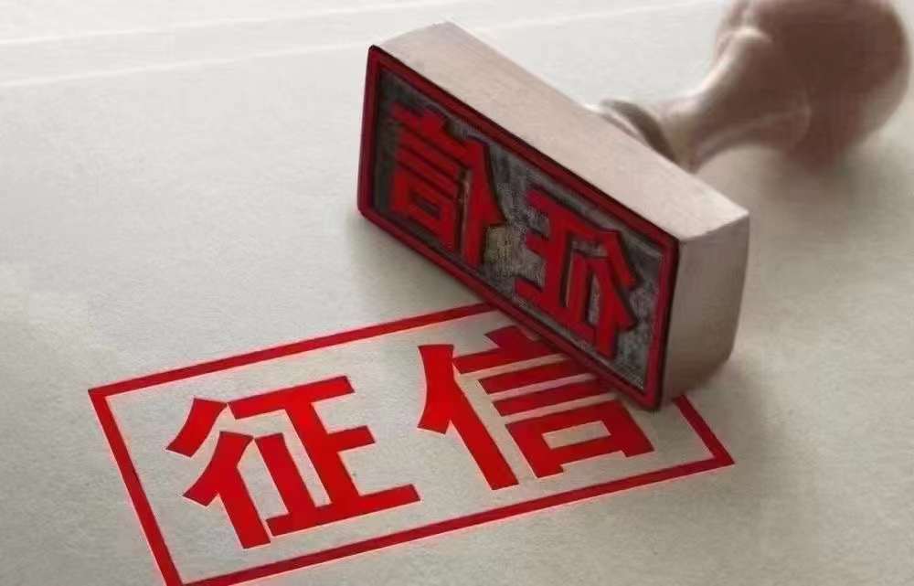 信用卡過期了怎么換卡？逾期的信用卡自動要交年費嗎